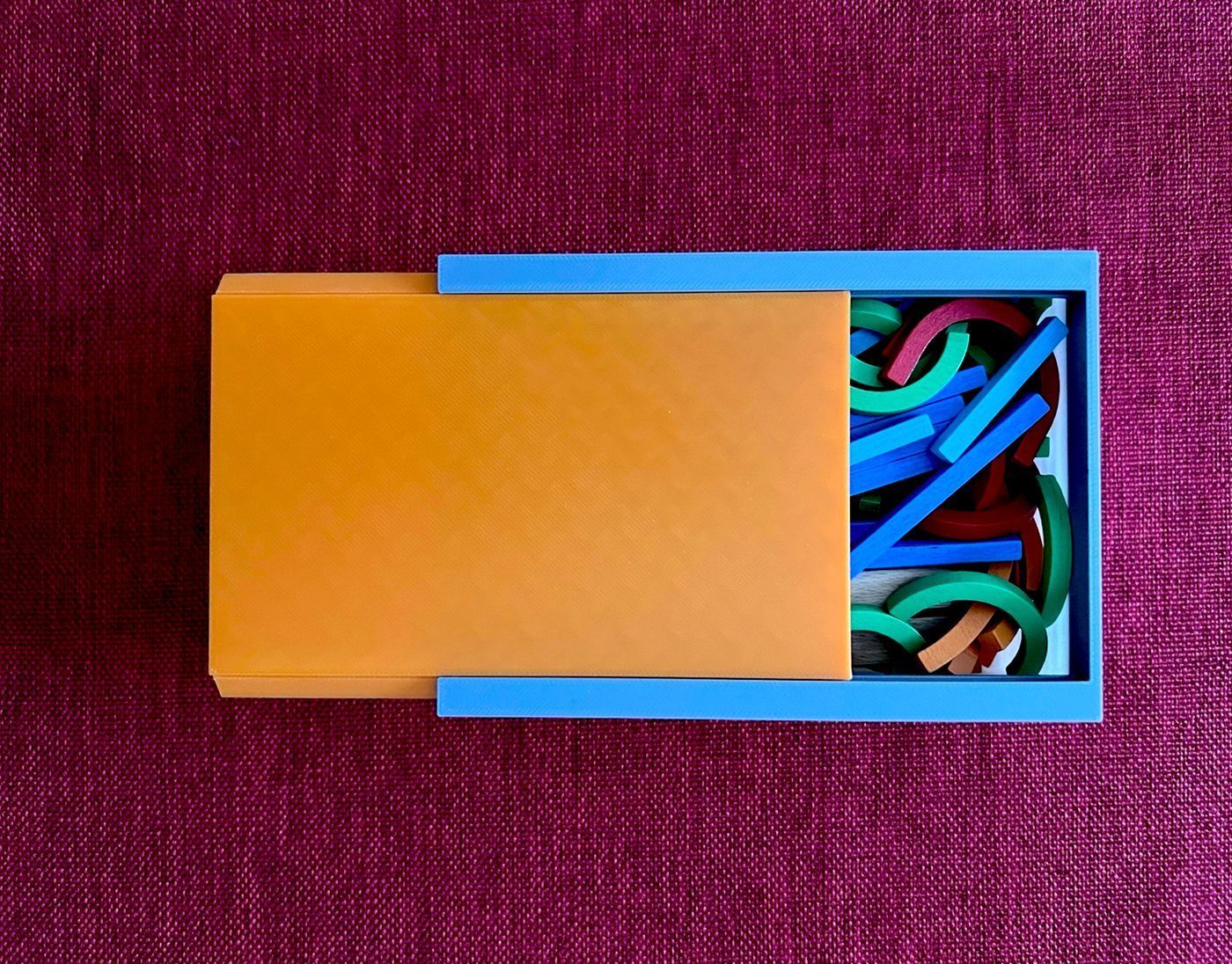 Box with sliding lid