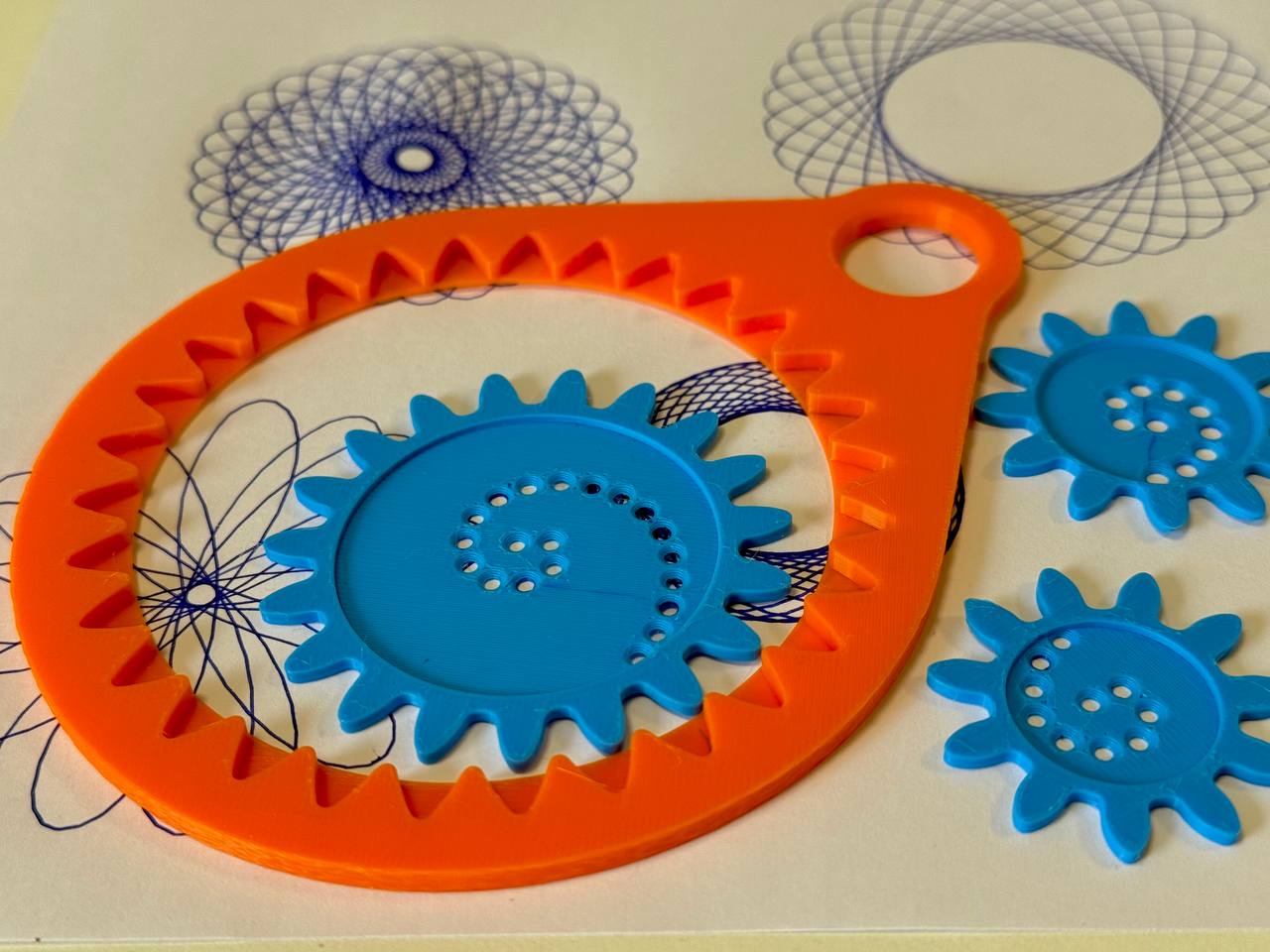Drawing tool for geometric pattern drawing