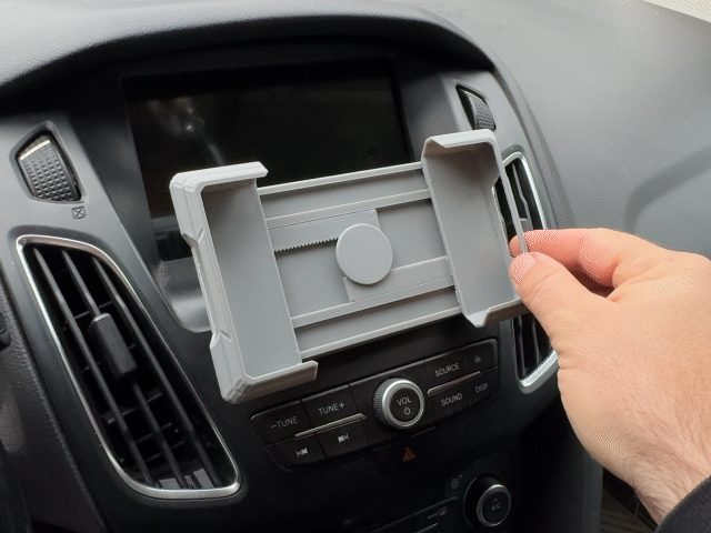 Car phone holder from CD drive