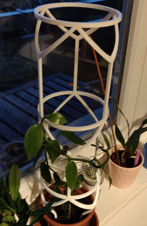 Stackable plant guider/trellis