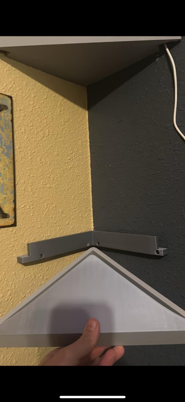 Floating corner shelf and mounting bracket
