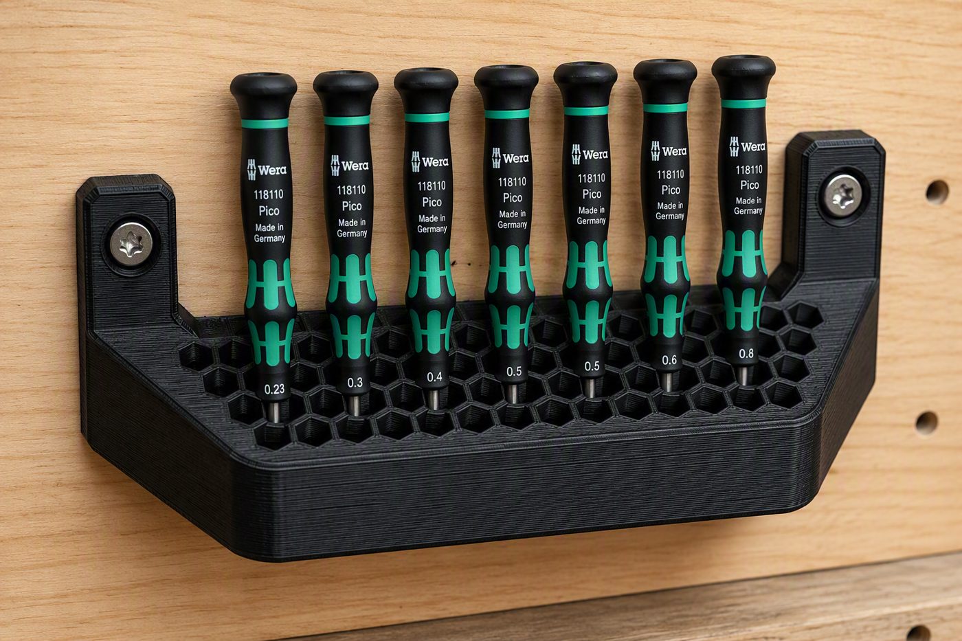 Screwdriver holder, honeycomb pattern