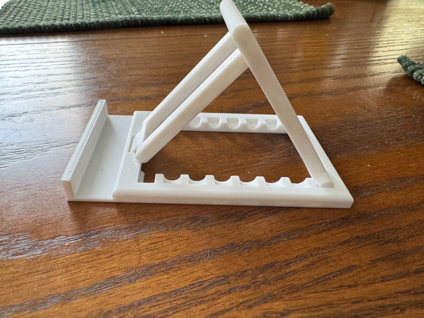 Adjustable phone stand