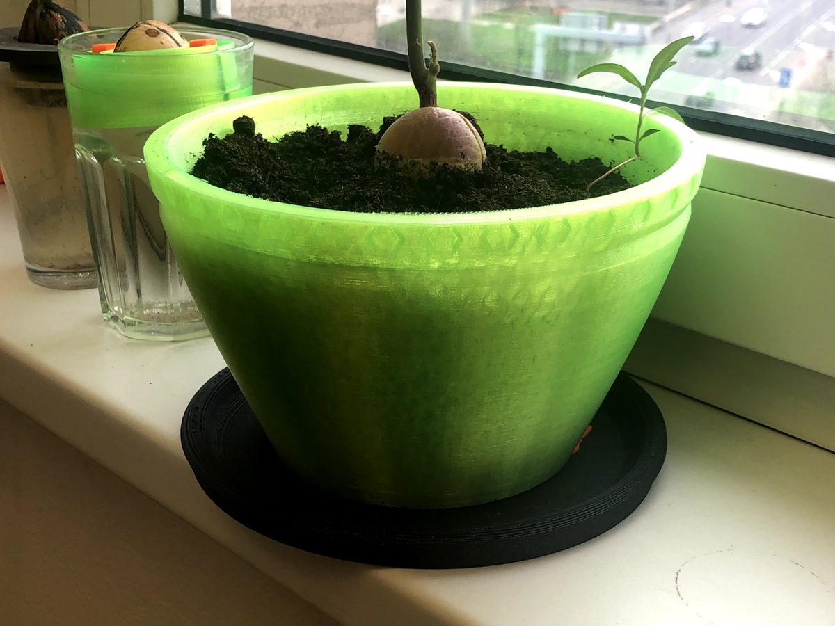 Plant pot with hexagones